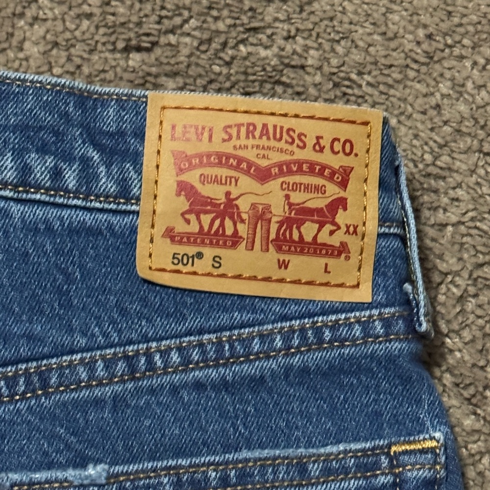Levi’s 501 Skinny Distressed Jean-Tagged 26x30 Wmns size-Med Wash-99 Cotton-EUC - Picture 2 of 15